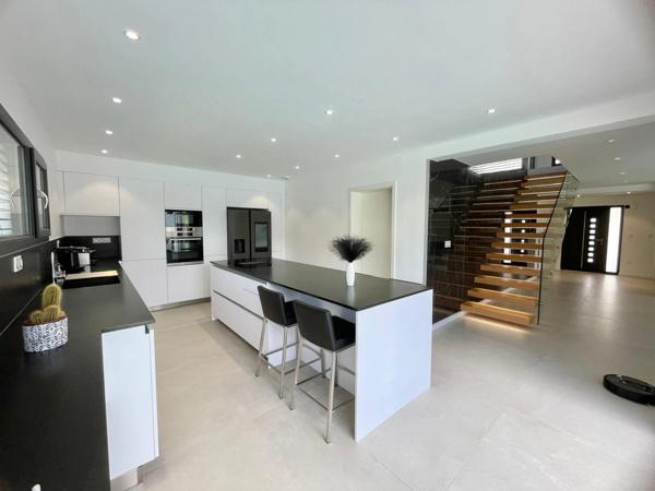 Villa de 177 m2 à vendre, 7 pièces avec piscine à BURNHAUPT LE BAS (68)