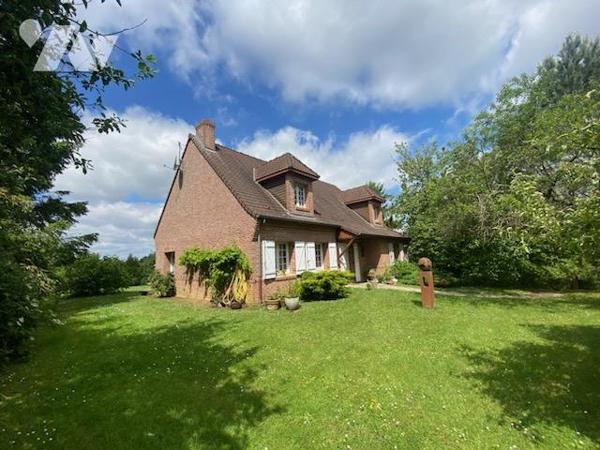 Pavillon individuel sur 8412 m² de terrain arboré