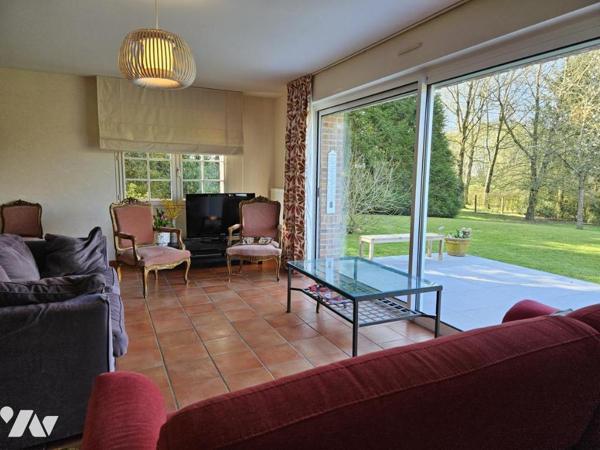 Pavillon individuel sur 8412 m² de terrain arboré