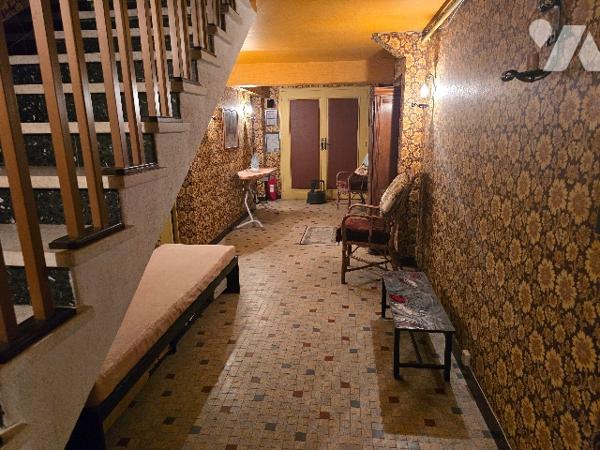 CUSSET - Centre ville. 
 BELLE VILLA  de 222 m²   dans jardin clos et arboré de 1.720 m²