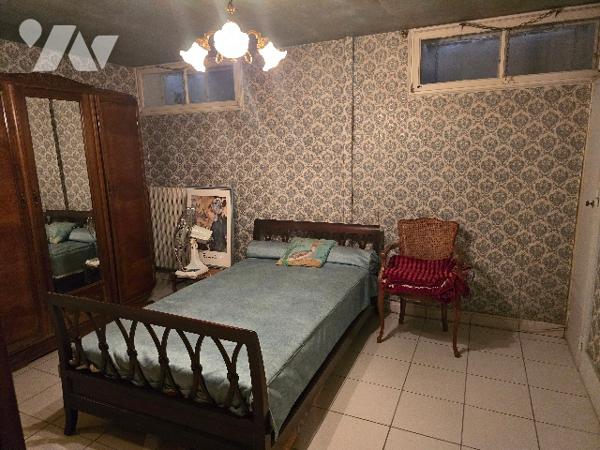 CUSSET - Centre ville. 
 BELLE VILLA  de 222 m²   dans jardin clos et arboré de 1.720 m²