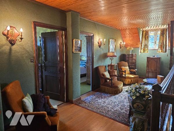 CUSSET - Centre ville. 
 BELLE VILLA  de 222 m²   dans jardin clos et arboré de 1.720 m²