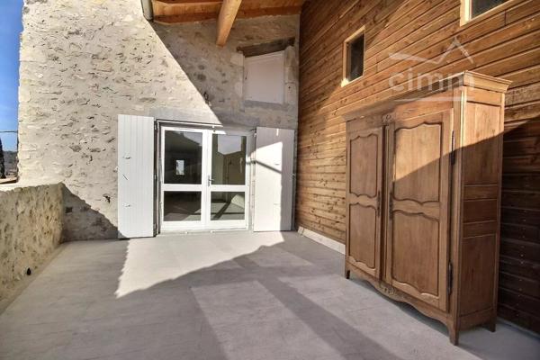 Découvrez cette agréable maison de 79,56 m², située à Le Teil, dans un environnement calme.