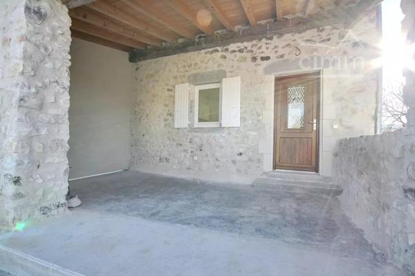 Découvrez cette agréable maison de 79,56 m², située à Le Teil, dans un environnement calme.