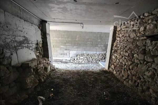 Découvrez cette agréable maison de 79,56 m², située à Le Teil, dans un environnement calme.