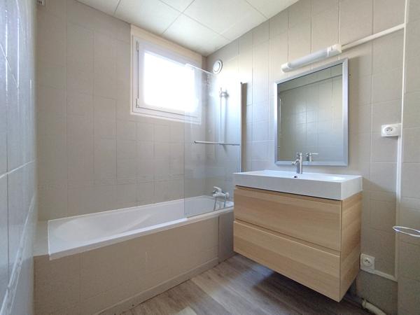 Appartement Saint Pierre Des Corps 5 pièce(s) proche gare TGV, Fil Bleu, écoles, commerces, tram