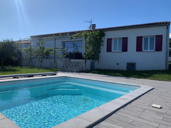 VILLA T5 avec garage et piscine