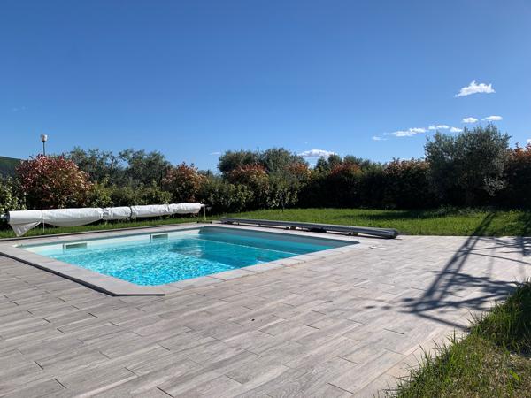 VILLA T5 avec garage et piscine