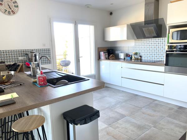 VILLA T5 avec garage et piscine