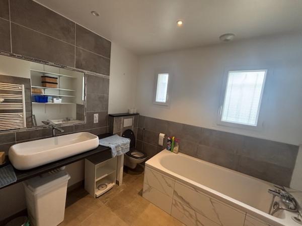 VILLA T5 avec garage et piscine
