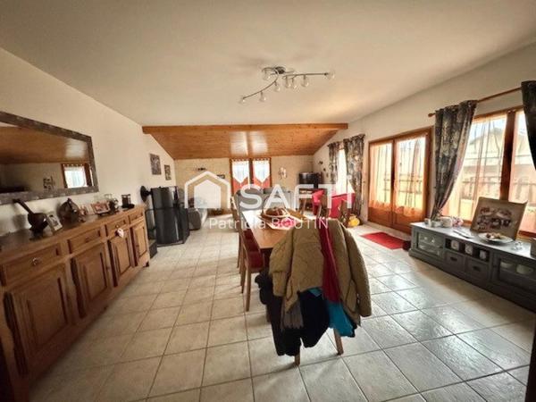 MAISON 3 CHAMBRES + UN LOGEMENT 1 CHAMBRE + LOCAL ET DEPENDANCE 180 M2 A ARDIN !