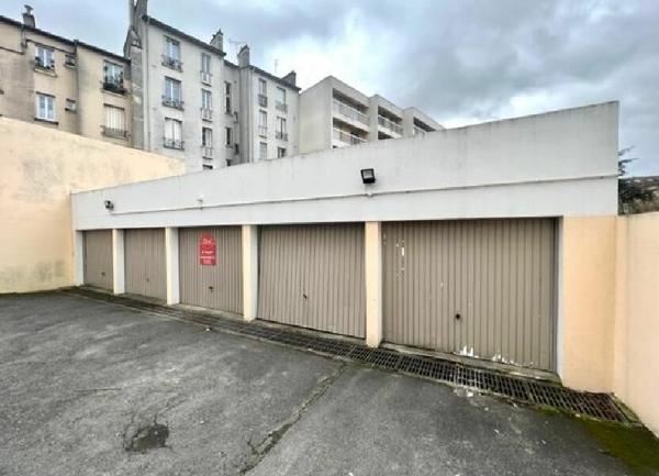 Stationnement à louer  •  12 m2 Chelles