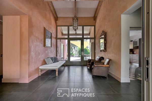 Villa d’architecte à la vue panoramique dans les collines
