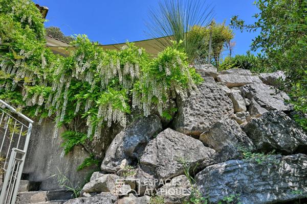 Villa d’architecte à la vue panoramique dans les collines