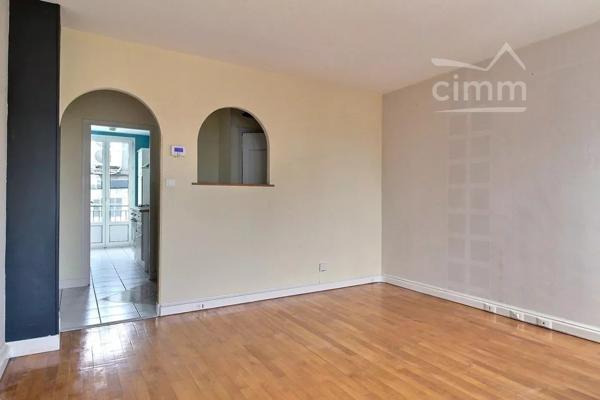 A vendre dans la résidence "Les Lauriers", Avenue Marcel Haegelen, proche de tous commerces.