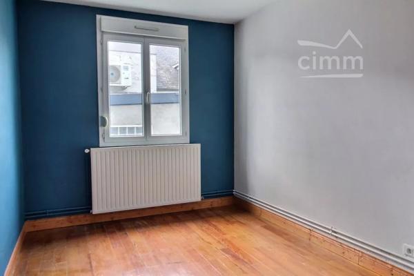 A vendre dans la résidence "Les Lauriers", Avenue Marcel Haegelen, proche de tous commerces.