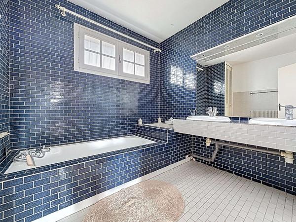 A VENDRE - MURET Secteur Barry - Maison T7 d'environ 196.37 m² avec piscine et garage