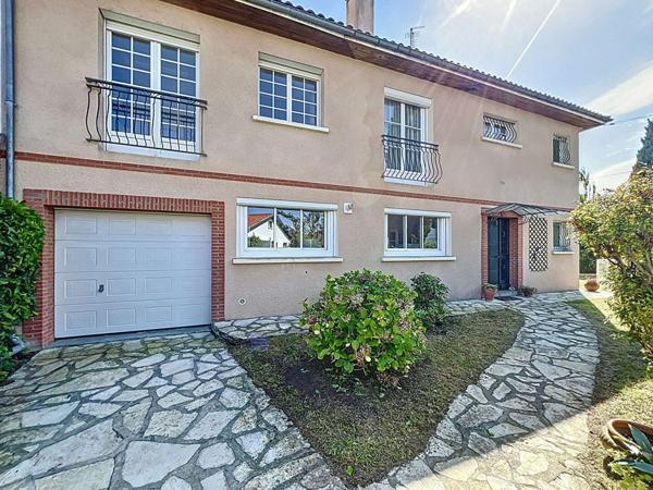 A VENDRE - MURET Secteur Barry - Maison T7 d'environ 196.37 m² avec piscine et garage