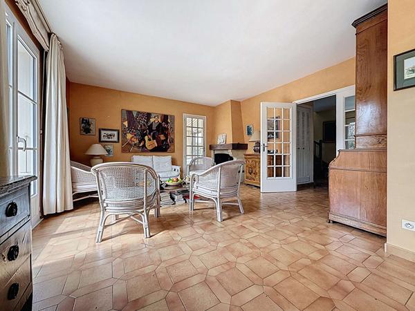 A VENDRE - MURET Secteur Barry - Maison T7 d'environ 196.37 m² avec piscine et garage