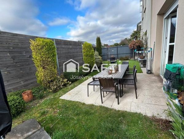 Boves, appartement composé de 3 chambres, grand jardin clos, garage double.