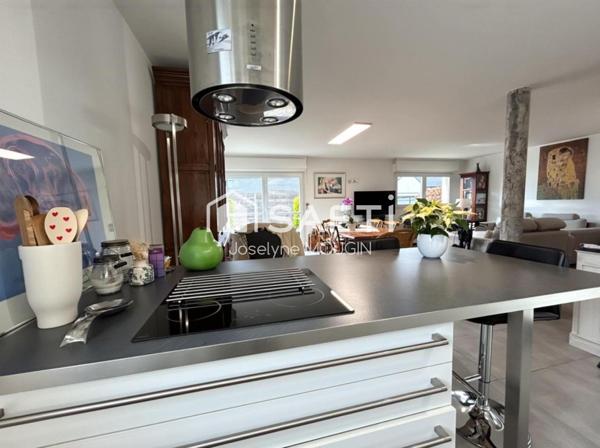 Boves, appartement composé de 3 chambres, grand jardin clos, garage double.