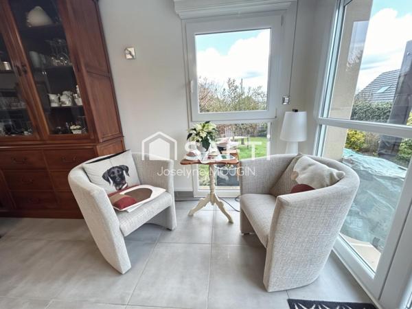 Boves, appartement composé de 3 chambres, grand jardin clos, garage double.