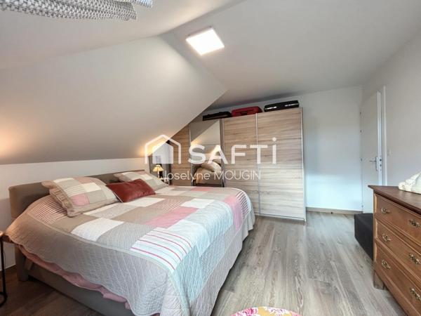 Boves, appartement composé de 3 chambres, grand jardin clos, garage double.