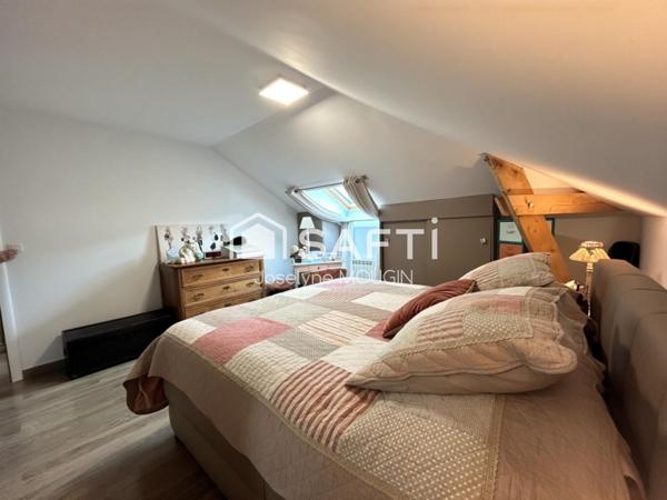 Boves, appartement composé de 3 chambres, grand jardin clos, garage double.