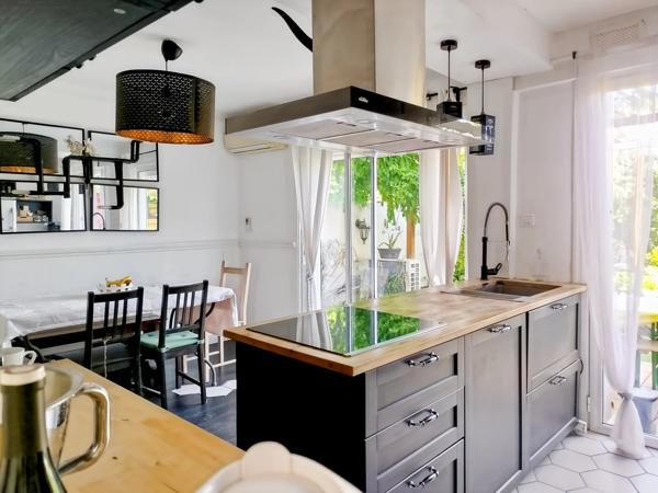 Vente                                                      Maison
                        
                     3 pièces                      82 m2                     à Montpellier