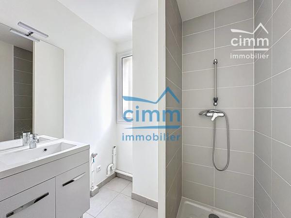 À VENDRE – Appartement T2 dans résidence sécurisée avec Terrasse et parking.