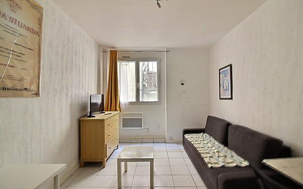 Appartement à vendre    2 pièces • 24 m2 Marseille 1