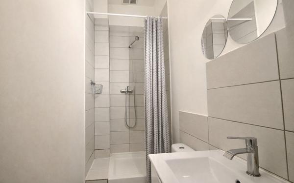 Appartement à vendre    2 pièces • 24 m2 Marseille 1