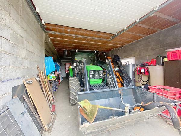 A vendre à Montesquieu Des Albères Maison 3/4 faces comprenant une maison 3 pièces de 50 m²avec garage de 120 m², une maison de 180 m² à restaurer sur terrain de 5100 m² plus une oliveraie de 28708 m²