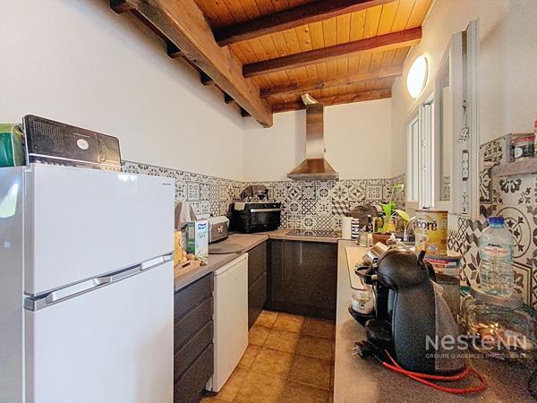 A vendre à Montesquieu Des Albères Maison 3/4 faces comprenant une maison 3 pièces de 50 m²avec garage de 120 m², une maison de 180 m² à restaurer sur terrain de 5100 m² plus une oliveraie de 28708 m²