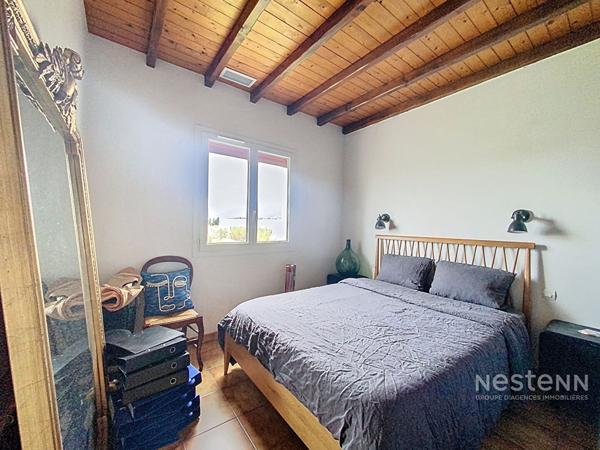 A vendre à Montesquieu Des Albères Maison 3/4 faces comprenant une maison 3 pièces de 50 m²avec garage de 120 m², une maison de 180 m² à restaurer sur terrain de 5100 m² plus une oliveraie de 28708 m²