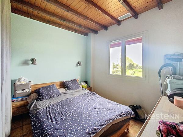 A vendre à Montesquieu Des Albères Maison 3/4 faces comprenant une maison 3 pièces de 50 m²avec garage de 120 m², une maison de 180 m² à restaurer sur terrain de 5100 m² plus une oliveraie de 28708 m²