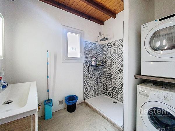 A vendre à Montesquieu Des Albères Maison 3/4 faces comprenant une maison 3 pièces de 50 m²avec garage de 120 m², une maison de 180 m² à restaurer sur terrain de 5100 m² plus une oliveraie de 28708 m²