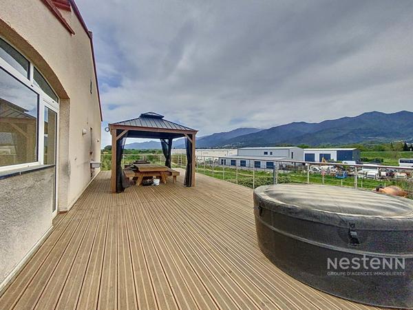 A vendre à Montesquieu Des Albères Maison 3/4 faces comprenant une maison 3 pièces de 50 m²avec garage de 120 m², une maison de 180 m² à restaurer sur terrain de 5100 m² plus une oliveraie de 28708 m²