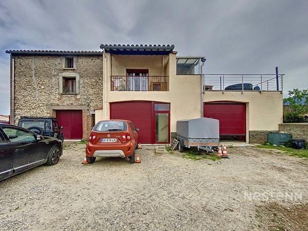 A vendre à Montesquieu Des Albères Maison 3/4 faces comprenant une maison 3 pièces de 50 m²avec garage de 120 m², une maison de 180 m² à restaurer sur terrain de 5100 m² plus une oliveraie de 28708 m²