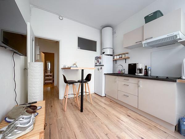 ANGERS HYPER-CENTRE - T2 RÉNOVÉ DE 25 M² AVEC ENTRÉE INDÉPENDANTE - IDÉAL INVESTISSEUR OU PREMIER ACHAT !