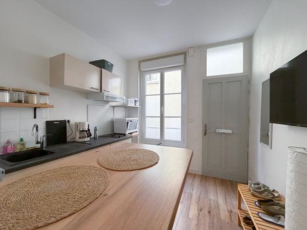 ANGERS HYPER-CENTRE - T2 RÉNOVÉ DE 25 M² AVEC ENTRÉE INDÉPENDANTE - IDÉAL INVESTISSEUR OU PREMIER ACHAT !