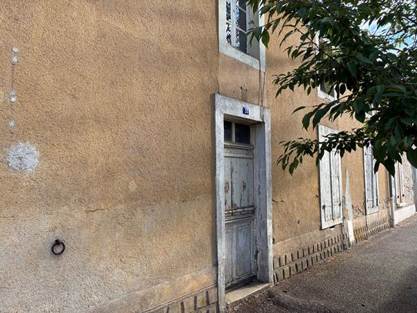 Belle opportunité à 86 800 € : maison 3 chambres à rénover aux Hauts-d'Anjou