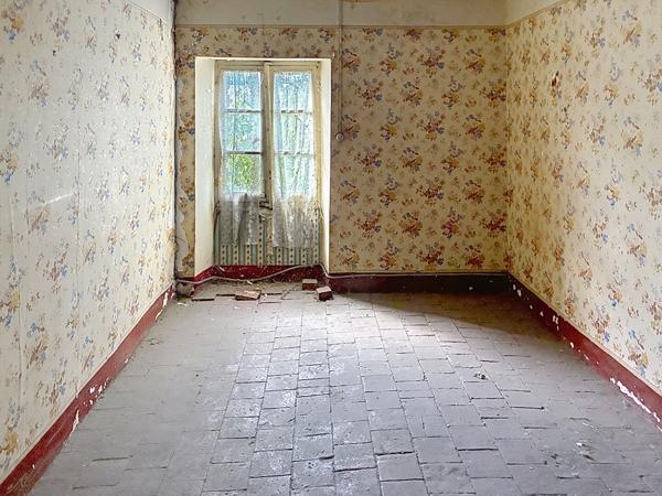 Belle opportunité à 86 800 € : maison 3 chambres à rénover aux Hauts-d'Anjou