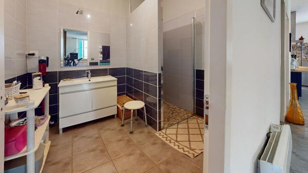 RENNES LES BAINS IMMEUBLE A USAGE MIXTE, HABITATION ET COMMERCE