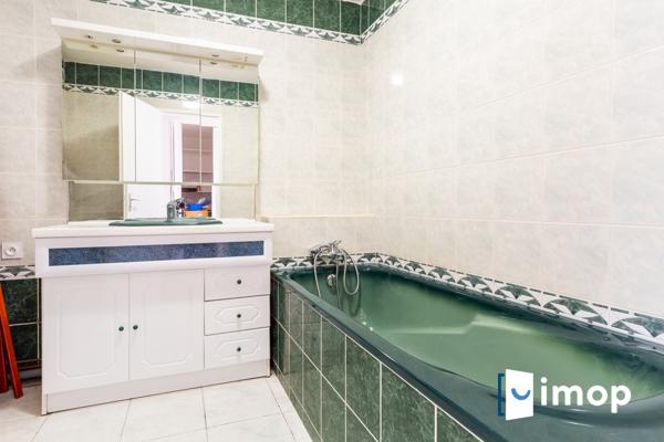 4 PIECES ETAGE ELEVE AVEC ASCENSEUR ET BALCON