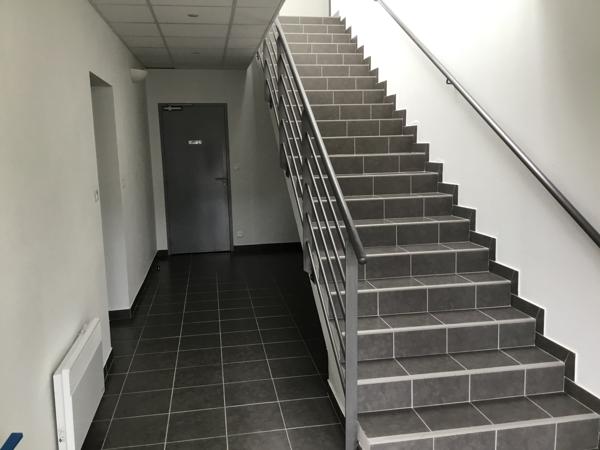 Bureaux à louer 85 m2 à Guerande en rez de chaussée avec parking privatif