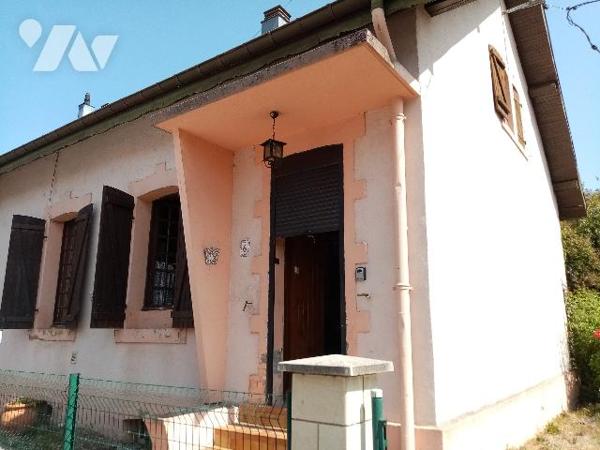 Maison mitoyenne d'un côté avec terrain attenant de 323m²
Etat à rénover
