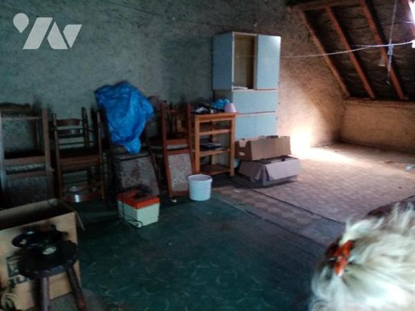 Maison mitoyenne d'un côté avec terrain attenant de 323m²
Etat à rénover