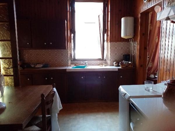 Maison mitoyenne d'un côté avec terrain attenant de 323m²
Etat à rénover