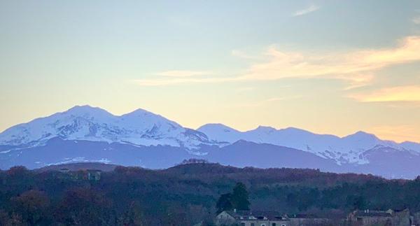 Face aux pyrénées , 10 ' de Mirepoix Mirepoix
